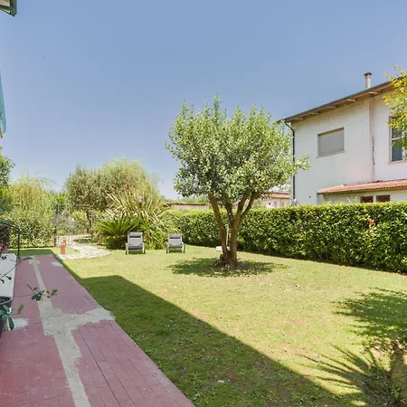 Celeste By Interhome * Cinquale